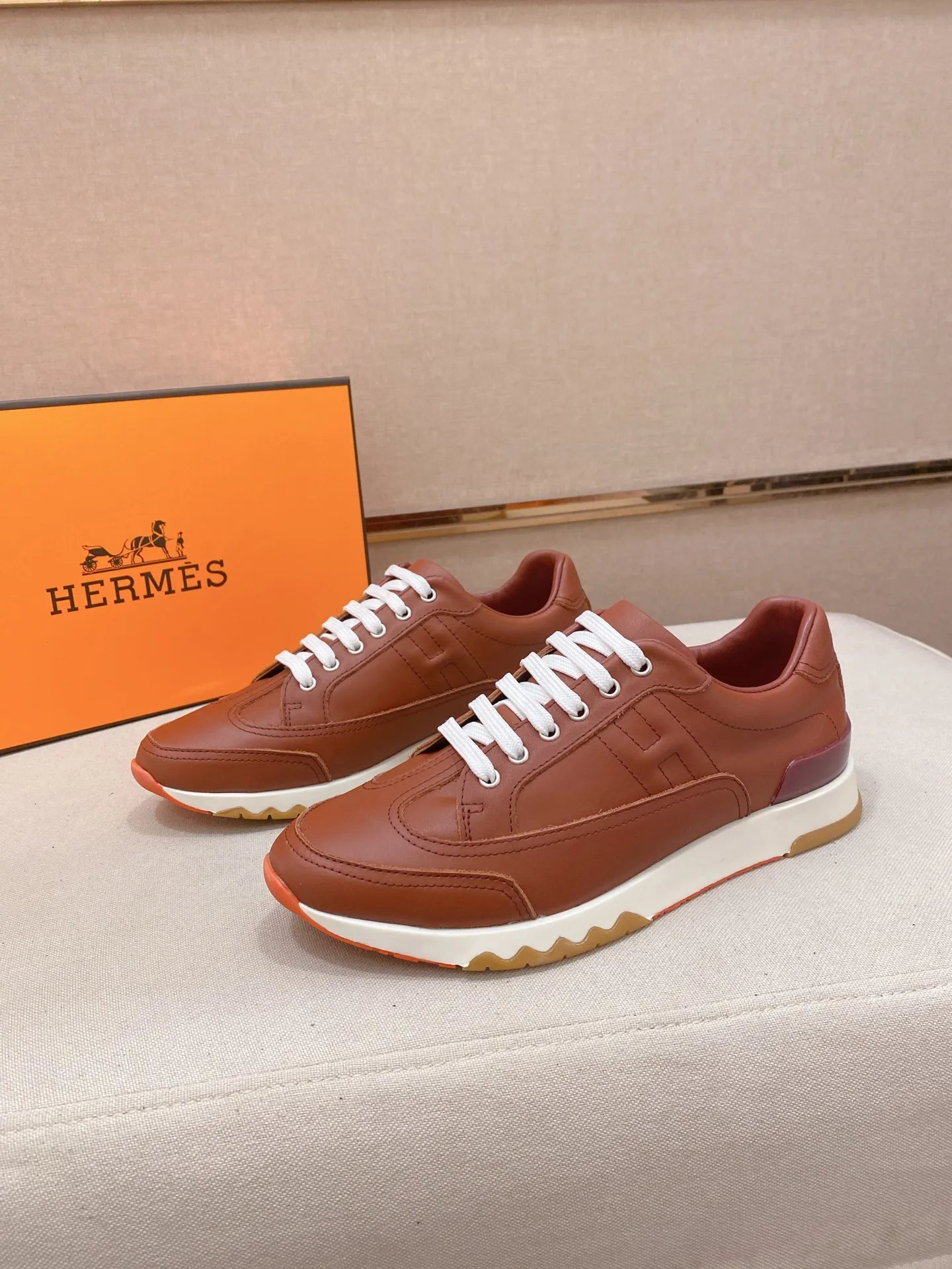 Ex-factory price: 500💰《HERMES》【Classic original single version】Hermès; top 🔝purchasing agent🔍🔍men's latest 🇺🇸sold simultaneously, original imported from Italy ▲▲first-layer cowhide ▲▲ (high-end, nobility and class) ) Exquisite workmanship (Italian 🇮🇹 imported water-dyed 🐂 cowhide lining) sole: original sole provided by the original factory, ⚠️exclusive double-layer activity·TPR·rubber·combined molded outsole; super comfortable·wear-resistant·non-slip·environmental protection The real thing is more beautiful when photographed in kind (high quality, following orders), you can come in and out at will * Number of yards: 38·39·40·41·42·43·44# (can be customized 45.)